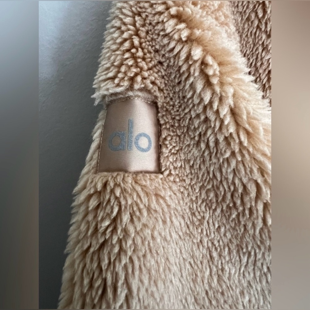 Alo yoga oversized Sherpa Trench Coat In Camel Teddy Jacket Size Large - Picture 9 of 10